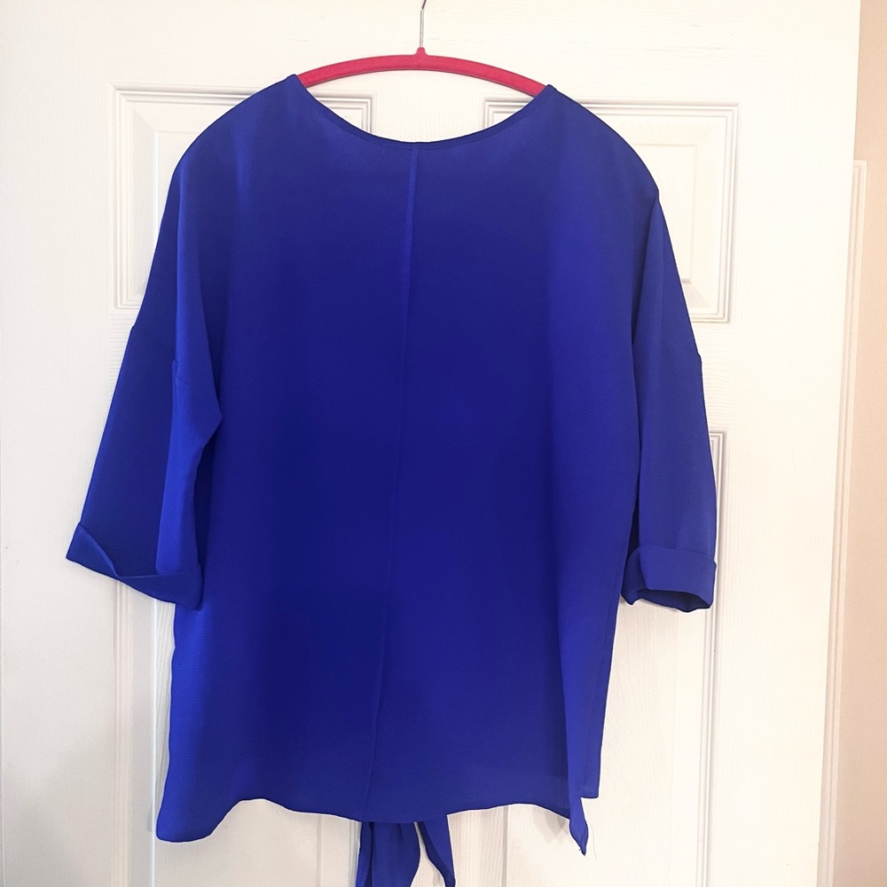 Blue blouse with tie front detail. Size small - Picture 3 of 3